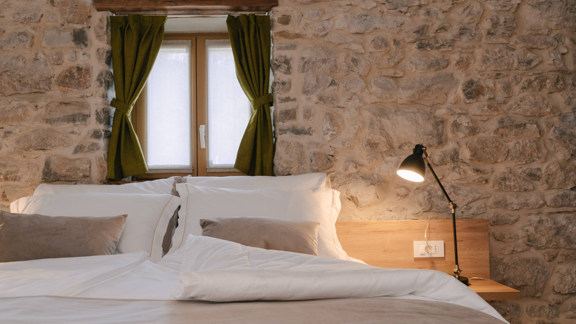 Accomodation - pirahotel.si