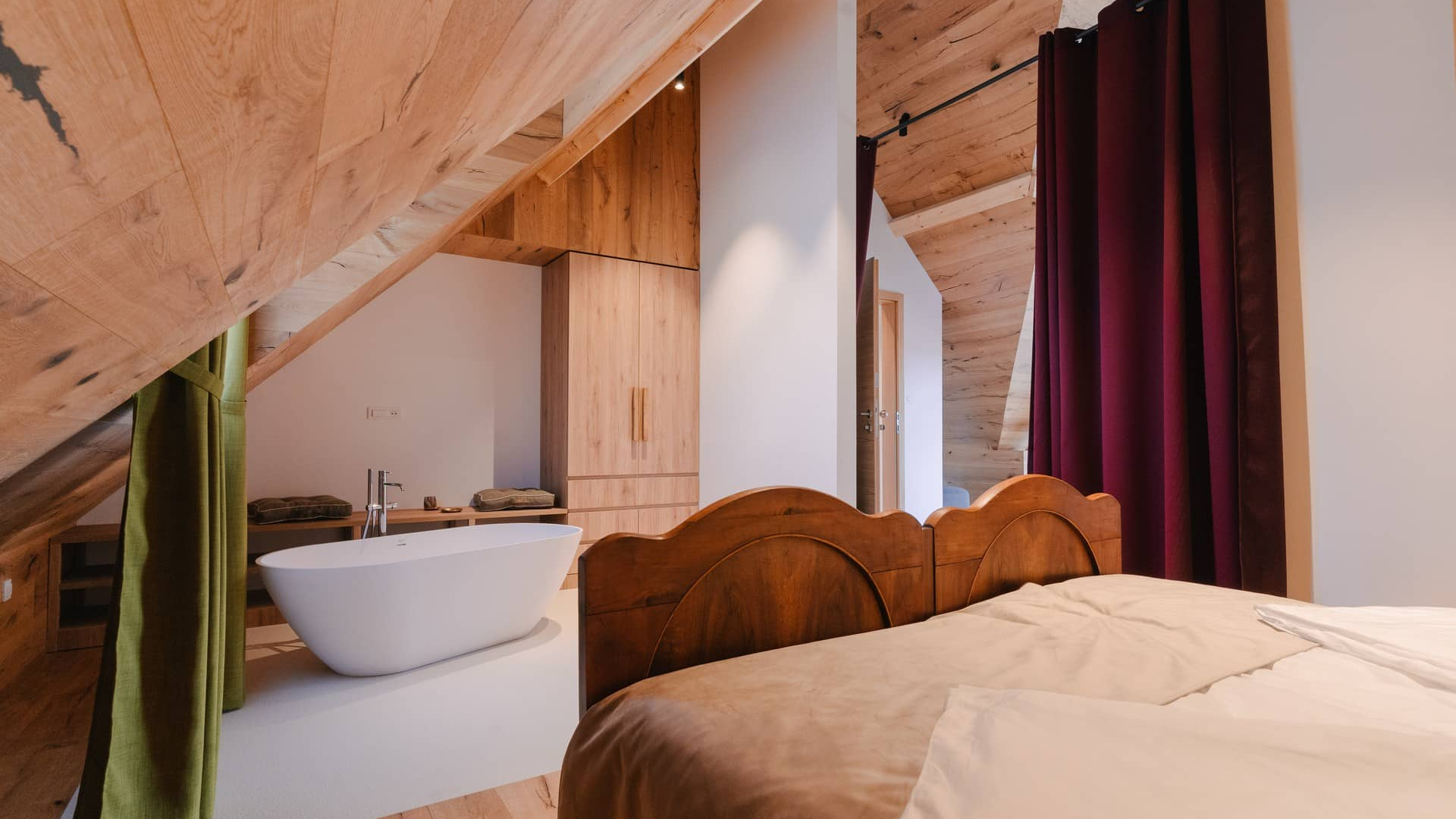 Accomodation - pirahotel.si
